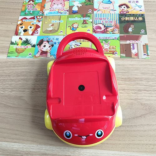 Učenje igrač nastavi interaktivne pogovore majhnih poučnih igrač